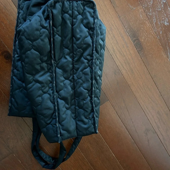 Kritzia Black Quilted Fabric Bag/Tote excellent condition - Picture 4 of 9